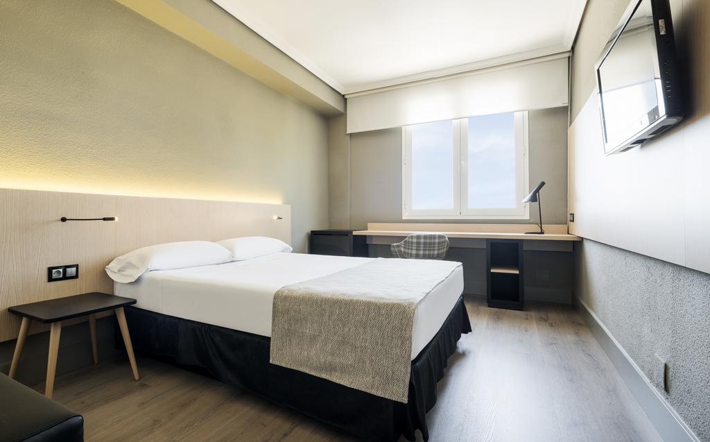 HOTEL ILUNION LAS LOMAS